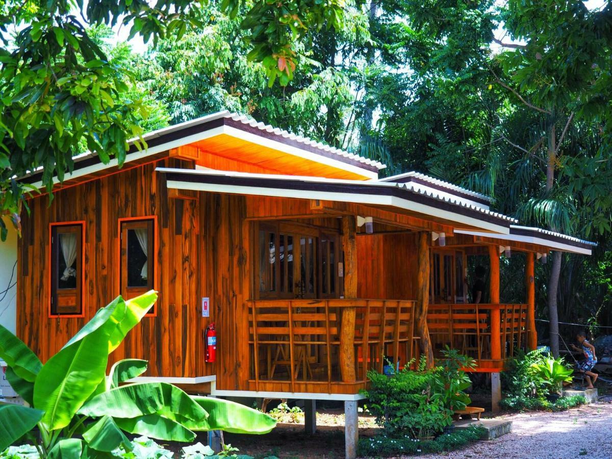 Baansuan Resort Don Sak Exterior foto